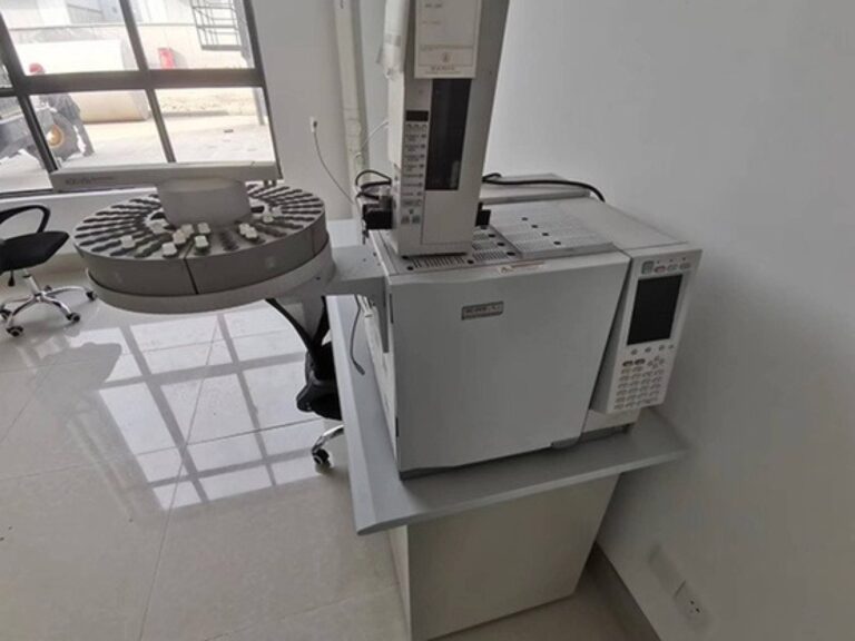 Analytical autosampler in the GFMStech QC laboratory testing modified starch batch samples